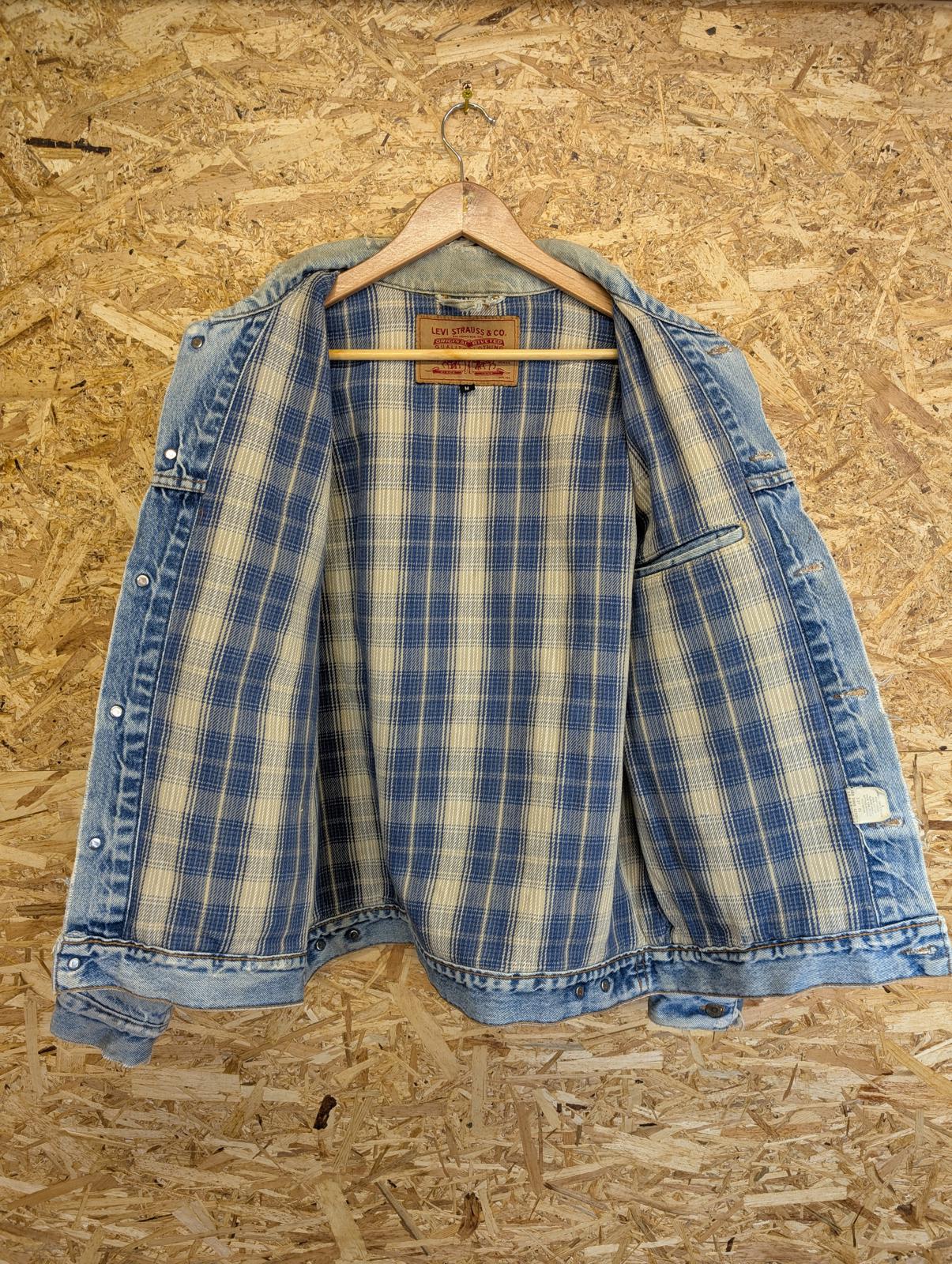 Levis Denim Trucker Jacket Medium Blue Flannel Lined Made In USA Vintage 90s