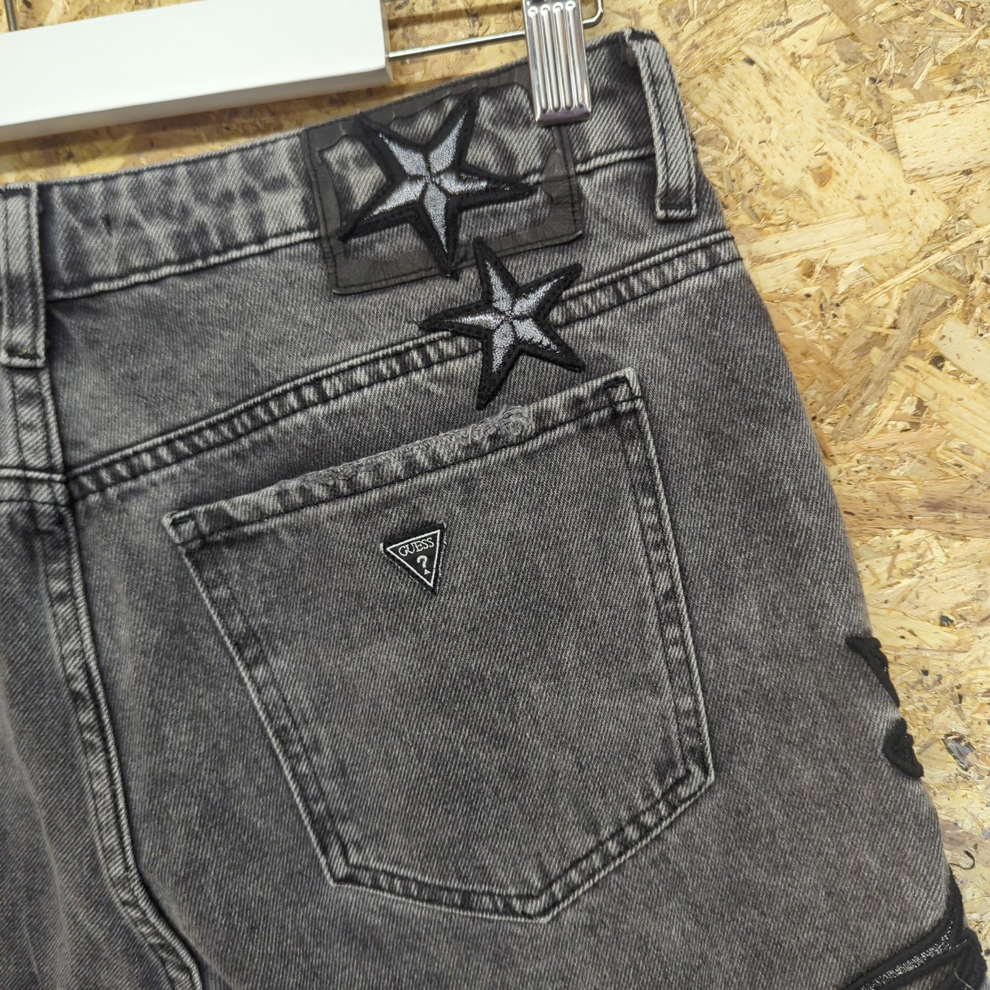 Guess Ninetees Skinny Black Grey Wash Mom Jeans Embroidered Womens W30 L29
