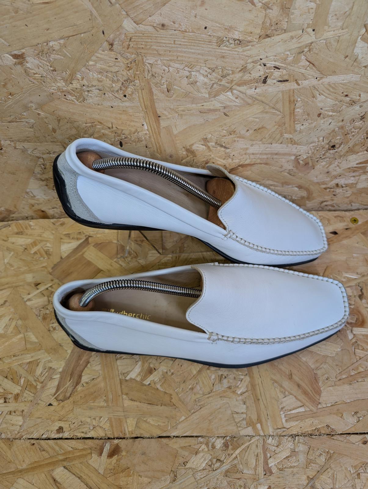 Budberchic by Miss Chelis Shoes 9 UK 43 EU White Leather Loafers Driving Slip