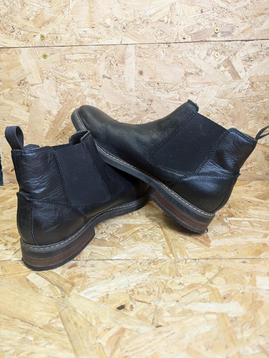 Clarks Black Leather Chelsea Boots Size UK 11 EU 46 Men Leather Slip-On Smart