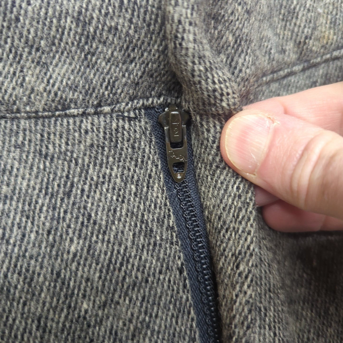 1970s Woolrich Grey Wool Plaid Hunting 3/4 Pants Workwear Vintage Pantaloons 32