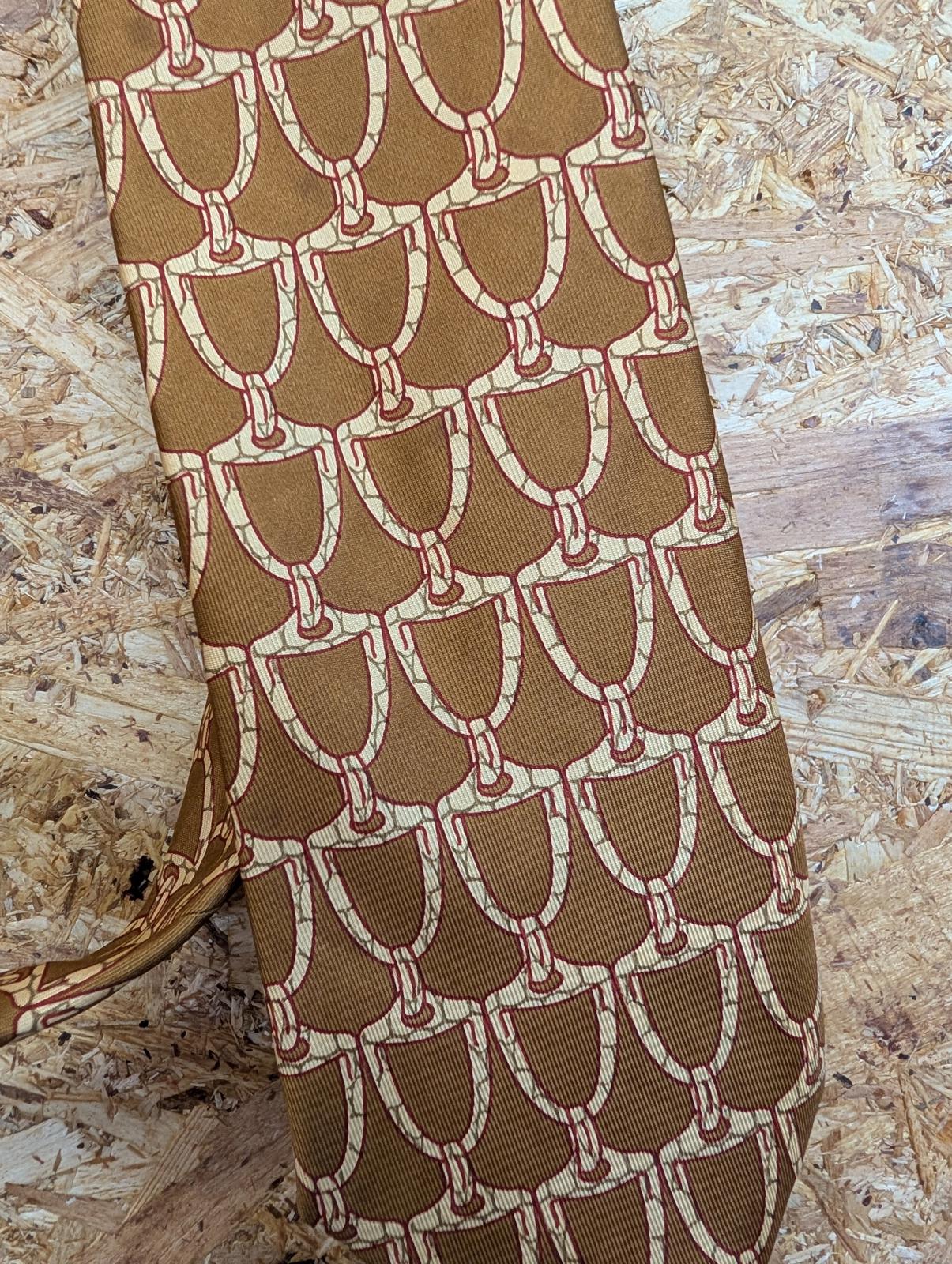 Aquascutum Silk Tie 61" 155cm Made In England Gold Brown Beige Red Chain Pattern
