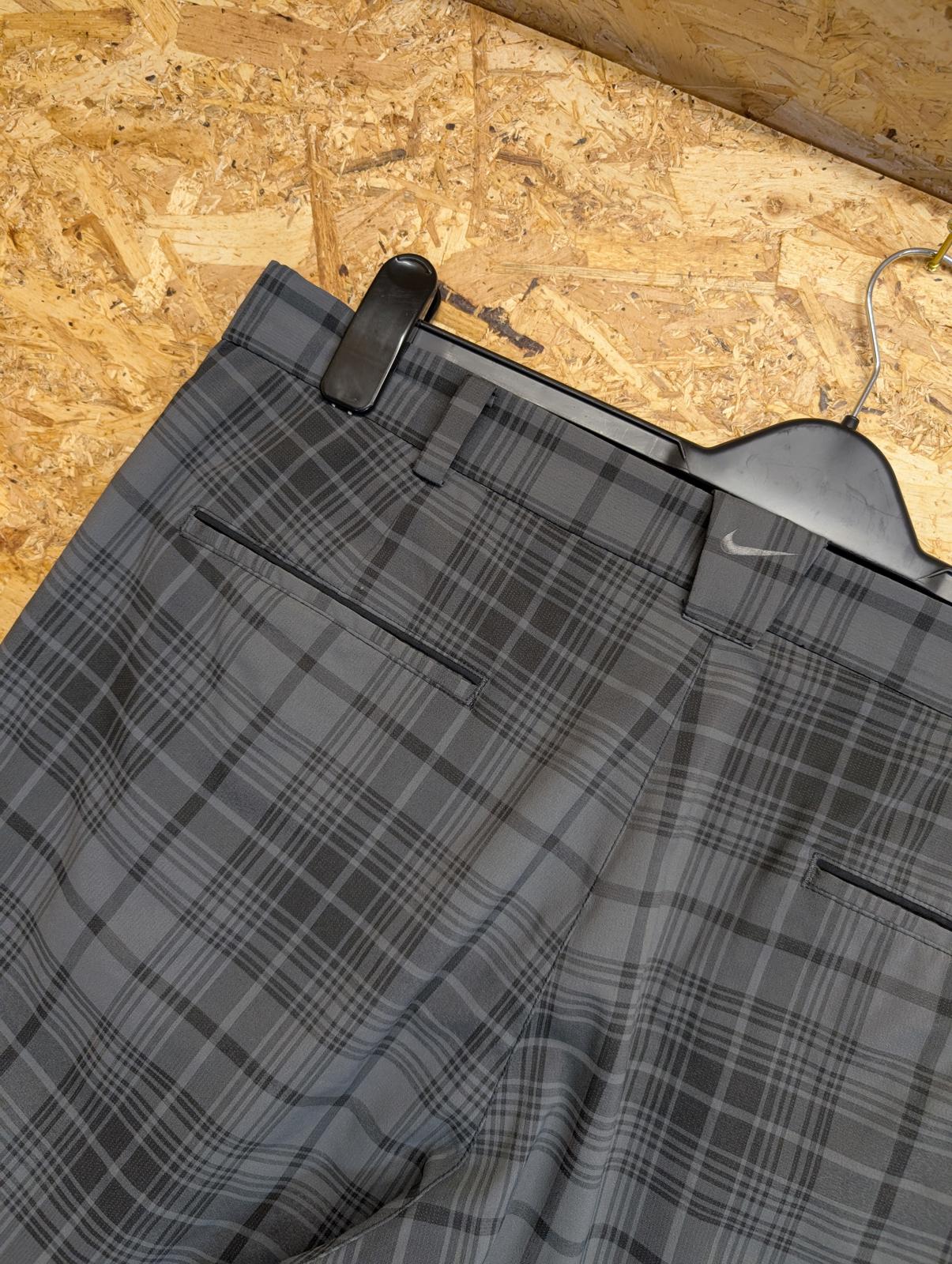 Nike Golf Trousers Size W36 L32 Dri-Fit Grey Checked Straight Leg