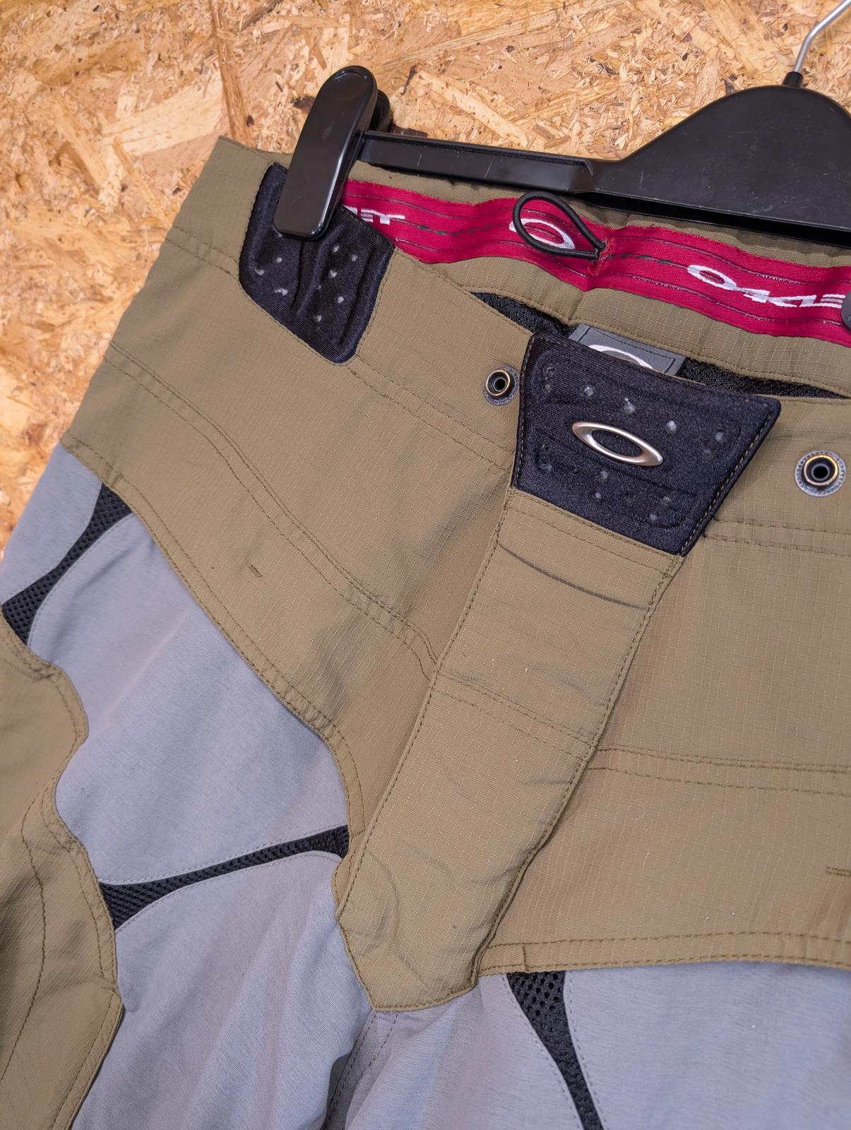Oakley MTB Panelled Shorts Mens Size Medium Cargo Khaki Green Black W32 W34