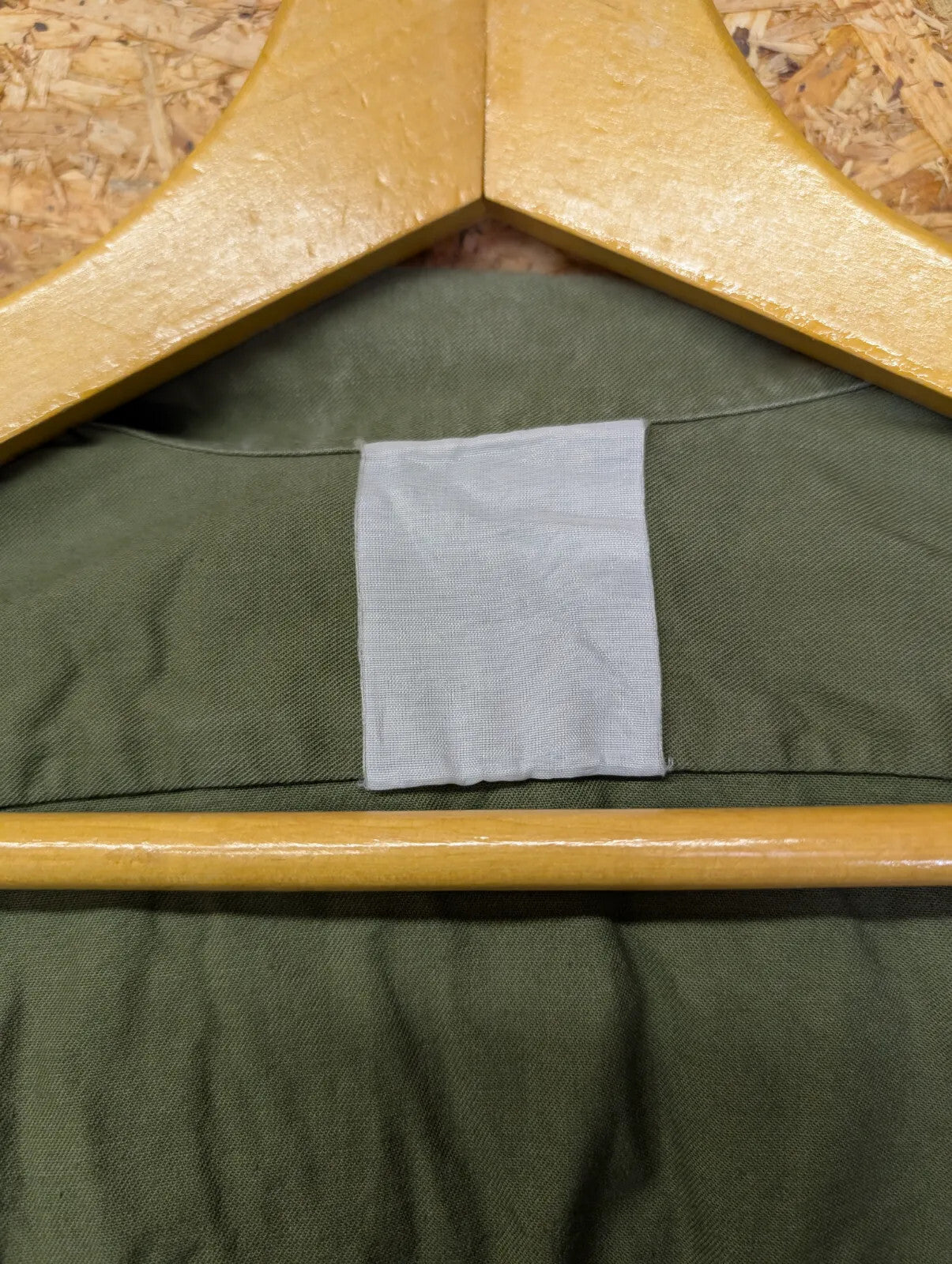 British Army Surplus General Shirt Men Medium Olive Green Button Pockets Feather