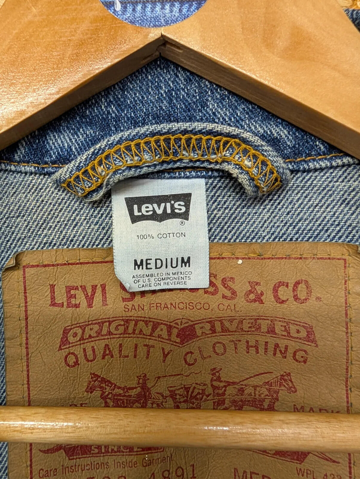 Vintage Levis Denim Trucker Jacket Mens Medium Mid Blue Relaxed Fit Mexico 90s