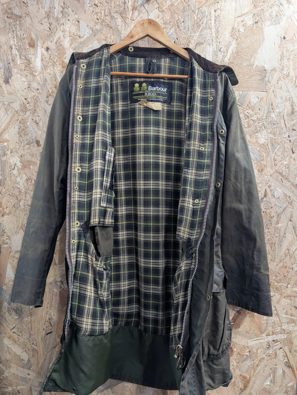 Vintage 80s Barbour Border A200 Waxed Coat Mens Medium C40 Sage Green 2 x Crests