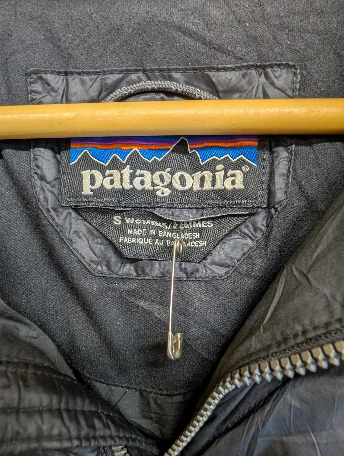 Patagonia Prow Bomber Jacket Small Women Puffer Quilted Black Duck Feather Zip