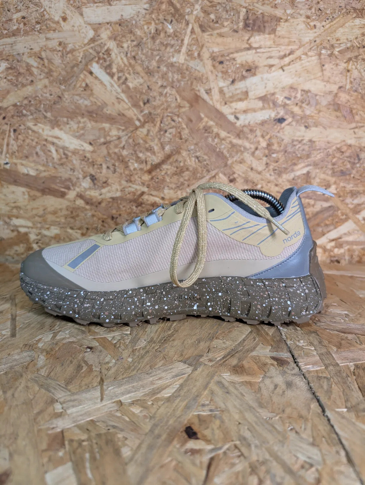 Norda 001 Trail Running Shoes UK7 Beige Mesh Synthetic Lug Sole Outdoor Hiking