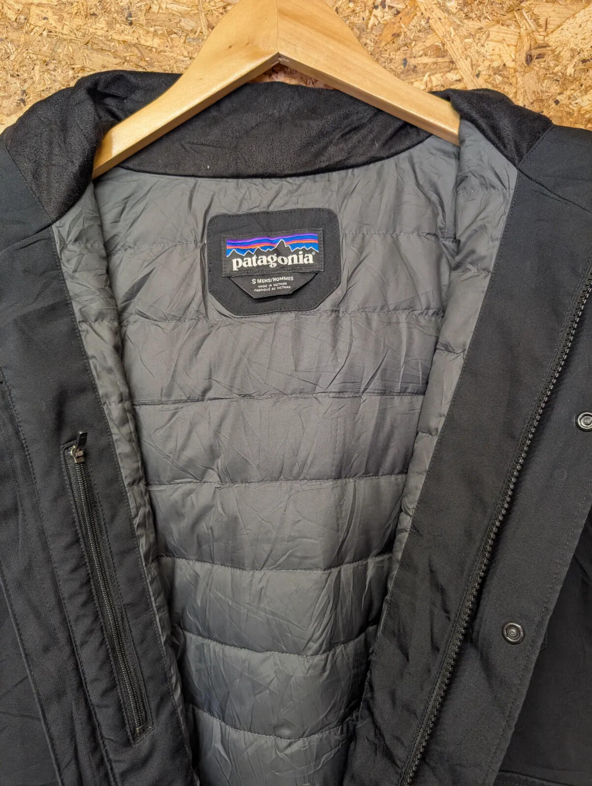 Patagonia Padded Jacket Mens Small Black Down Insulation Hooded Zip Pockets