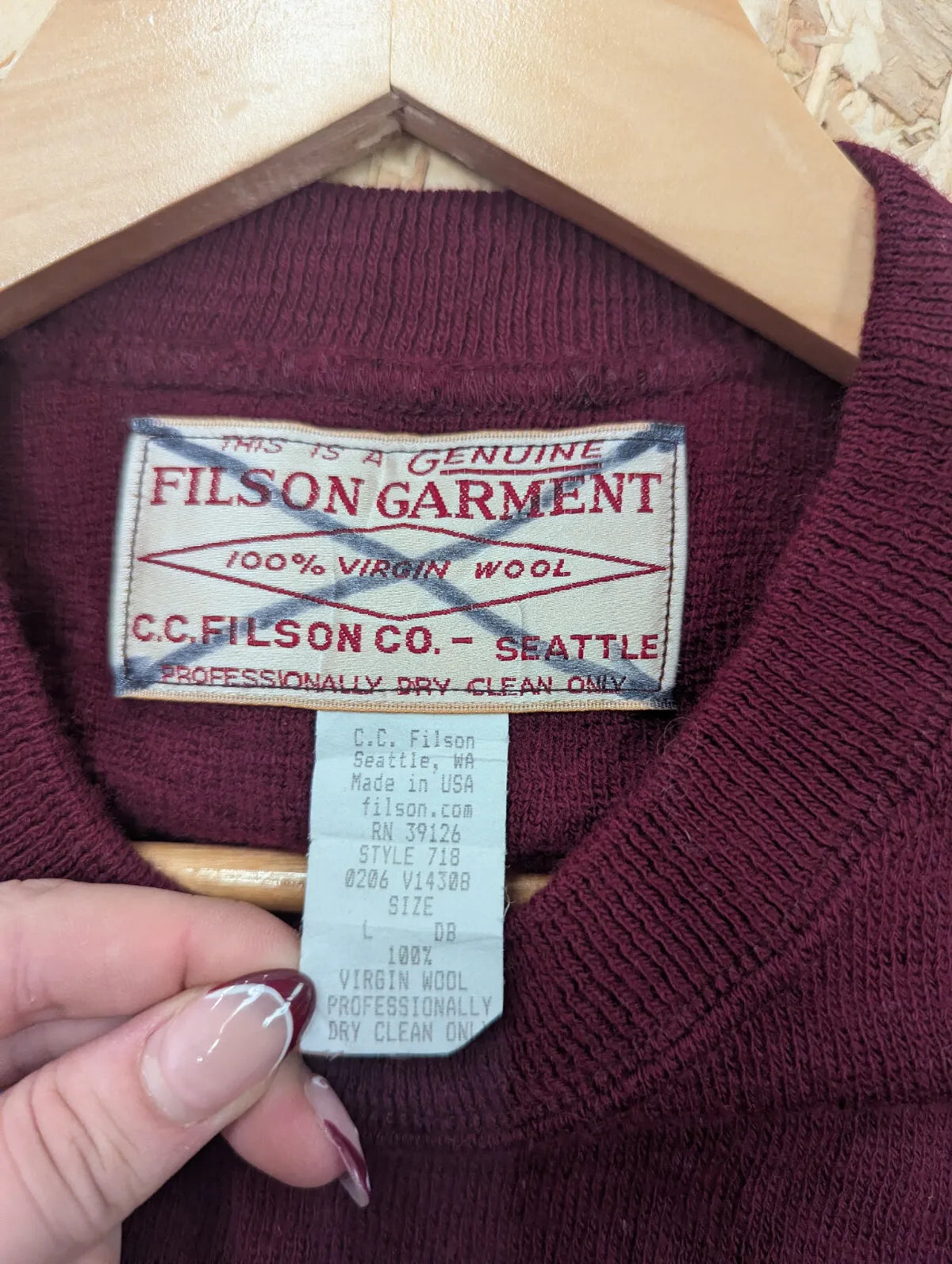 Filson Crew Neck Jumper Mens Large Burgundy Virgin Wool Pullover USA Style 718