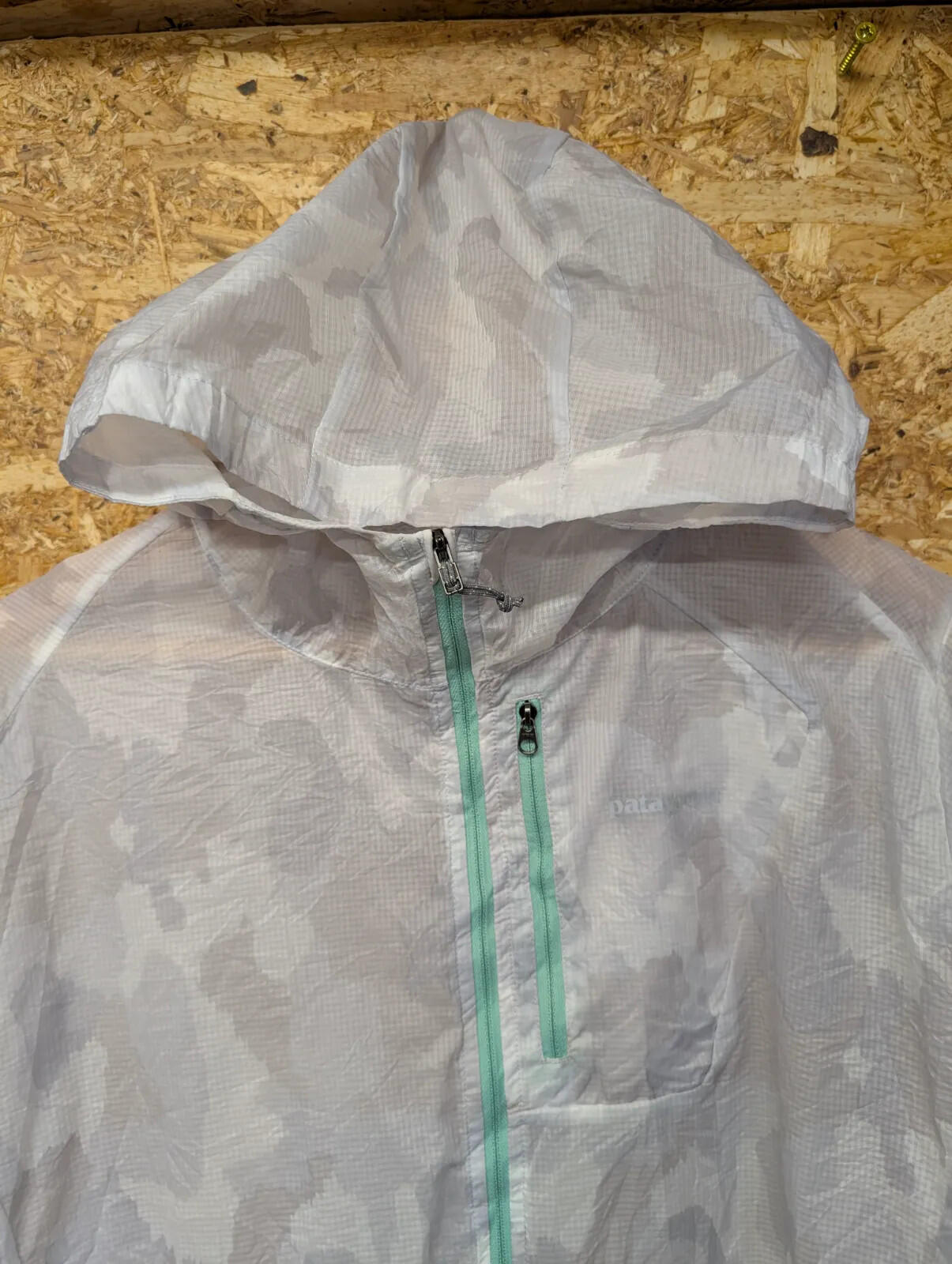 Patagonia Houdini Jacket Womens XL White Grey Camouflage Lightweight Hooded Full