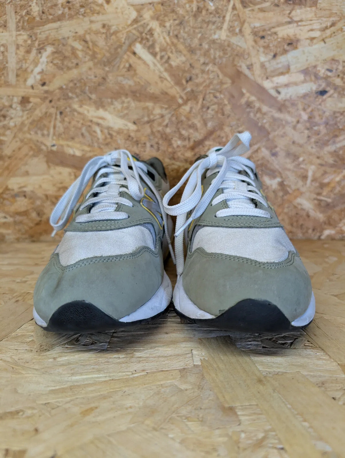 New Balance 580 Running Shoes UK 8 EU 42 Khaki Green White Lace Rollbar Trainers