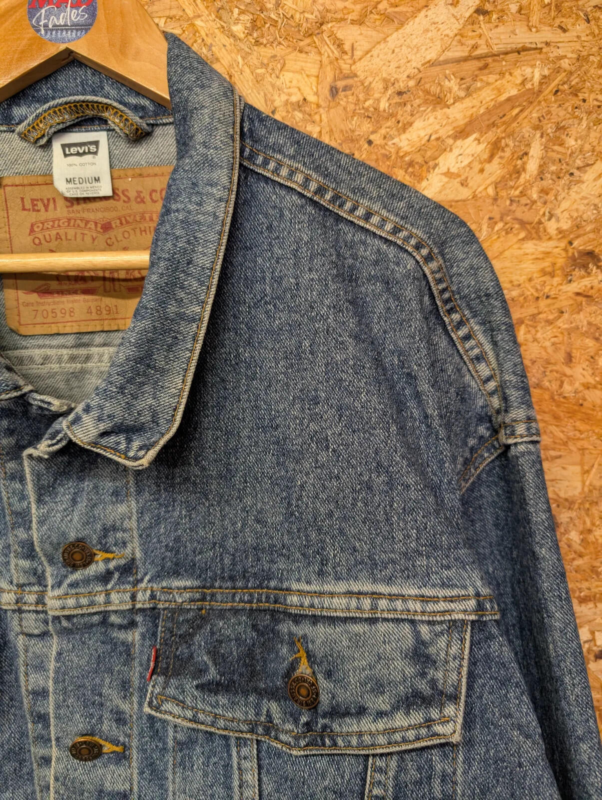 Vintage Levis Denim Trucker Jacket Mens Medium Mid Blue Relaxed Fit Mexico 90s