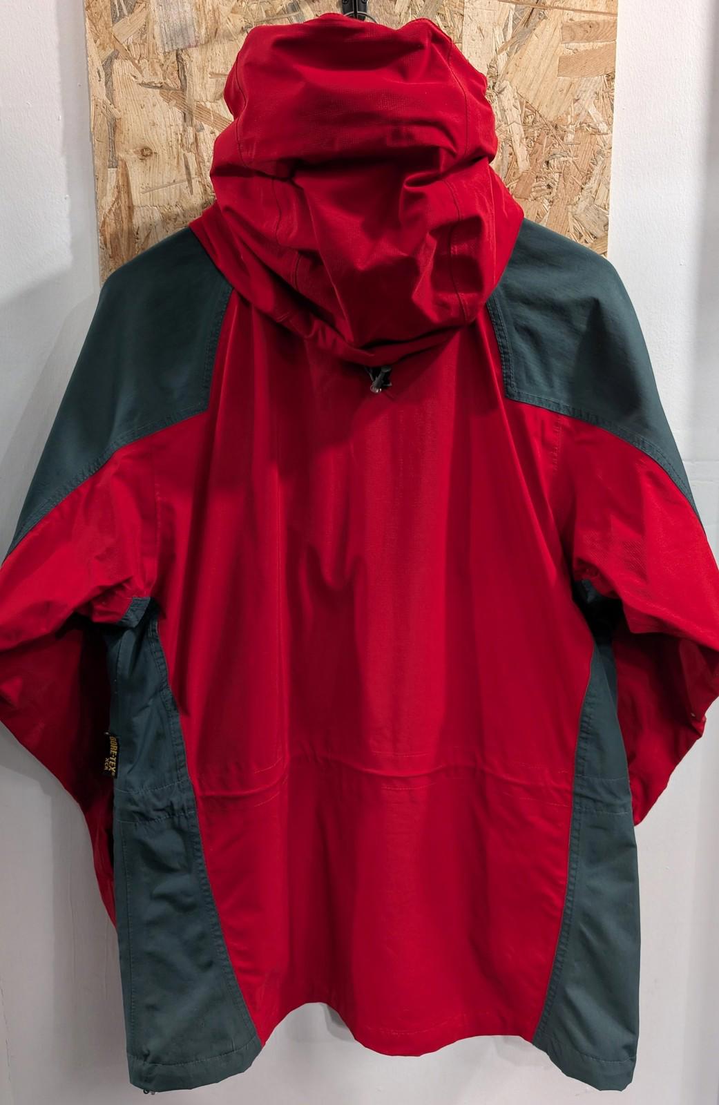 Berghaus Gore-Tex XCR Jacket Womens 12 Medium Waterproof Outdoor Hiking Red Grey