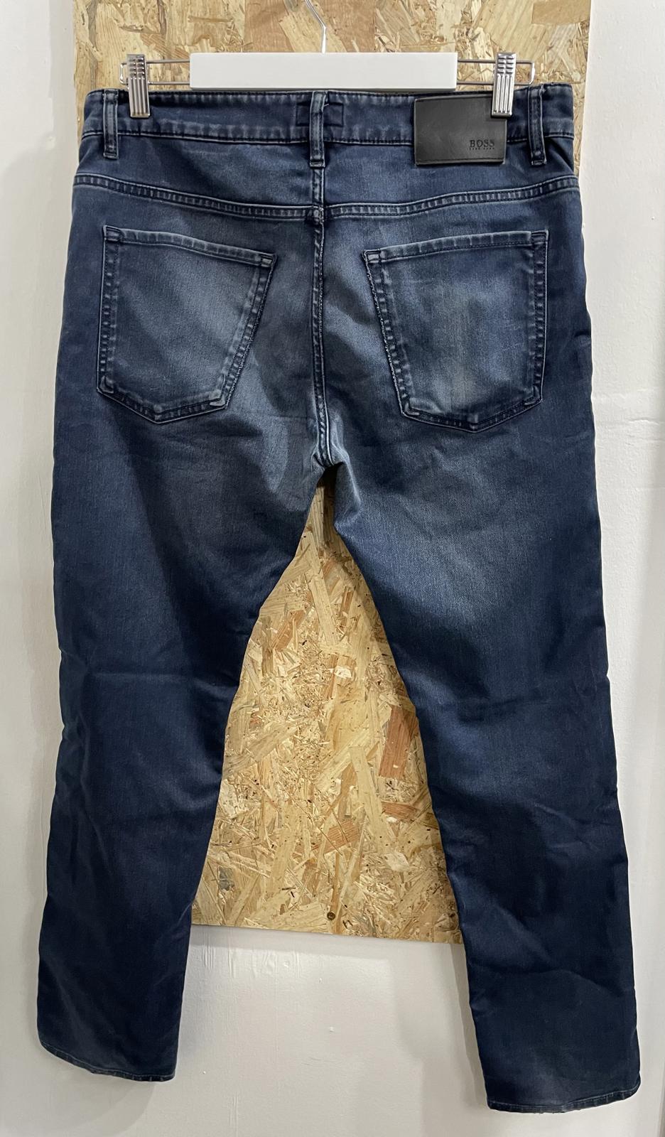 Hugo Boss Slim Straight Jeans W34 L30 Italian Fabric Indigo Blue Denim