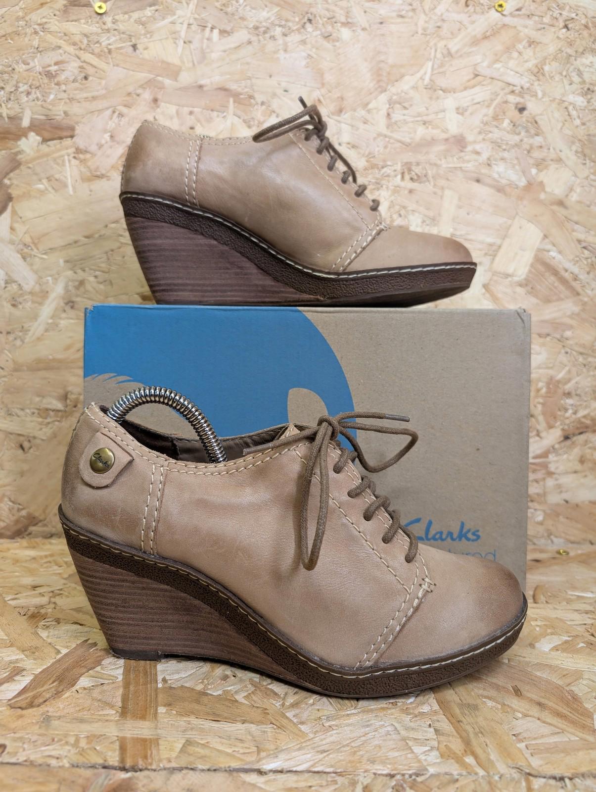 Clarks Womens Wedge Heels Size 5.5 UK Soft Beige Leather Casual Comfort Lace