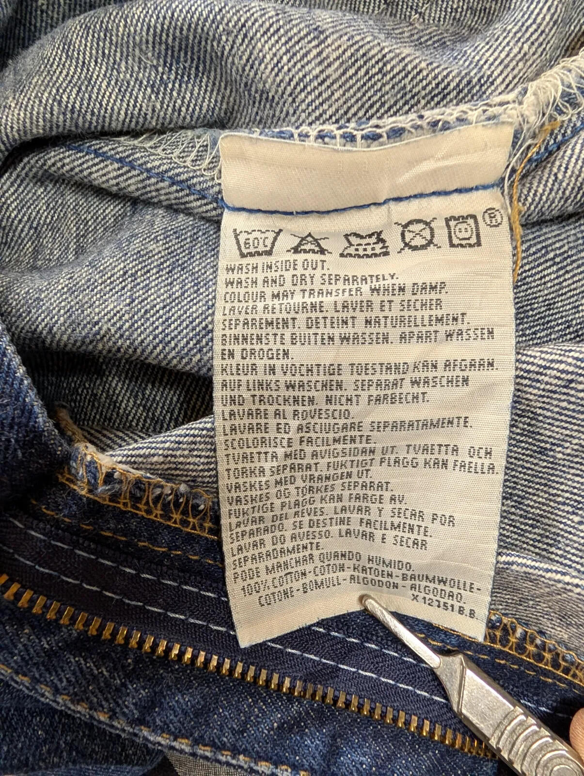 Vintage Levis 401 Bootcut Jeans Mens W34 L32 Dark Blue Wash Denim Zip Fly 90s