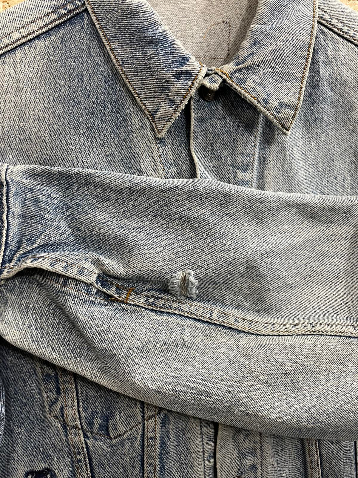 Levis Denim Trucker Jacket Size Medium Distressed Blue Made In USA Vintage 80s