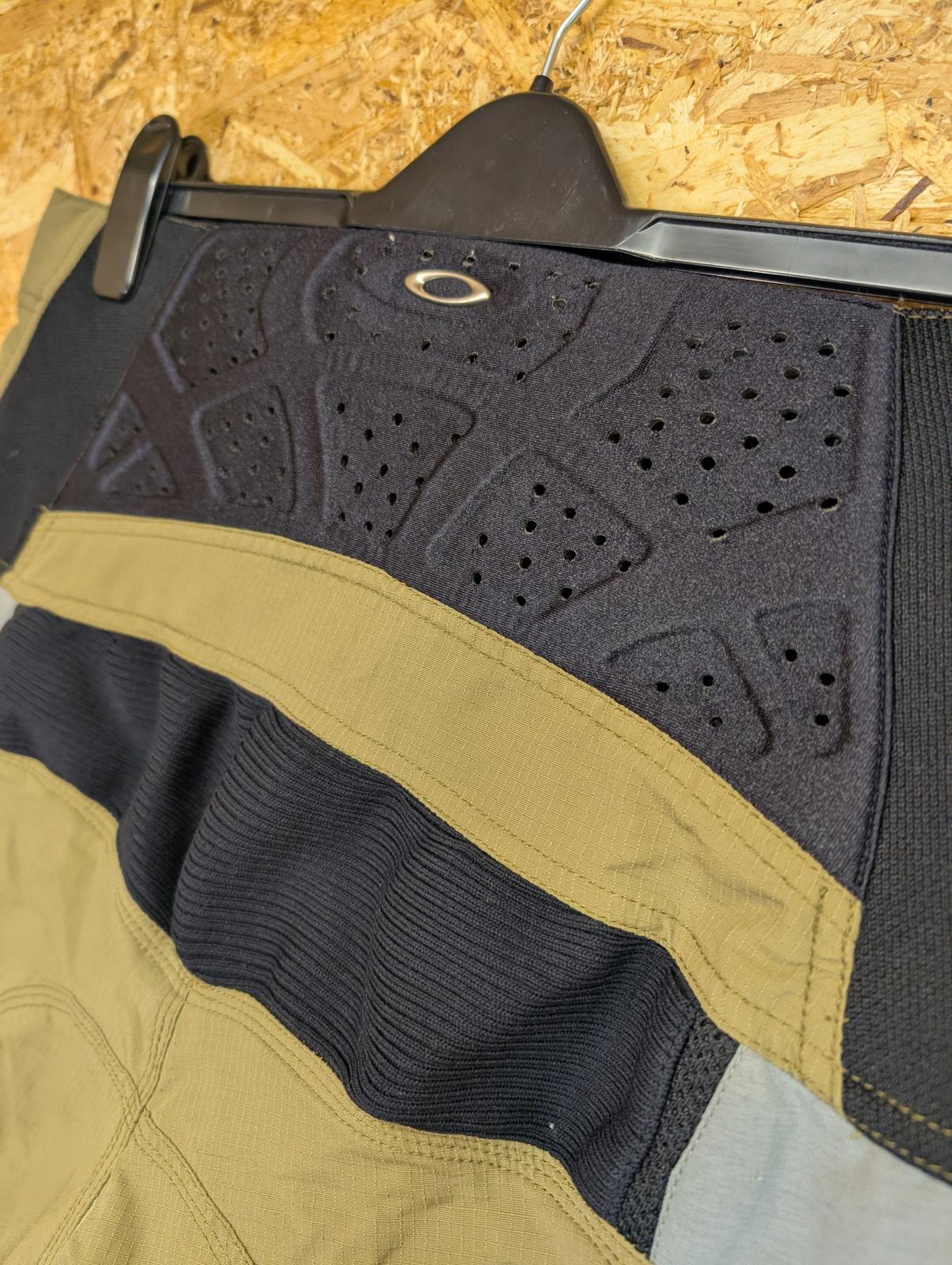 Oakley MTB Panelled Shorts Mens Size Medium Cargo Khaki Green Black W32 W34