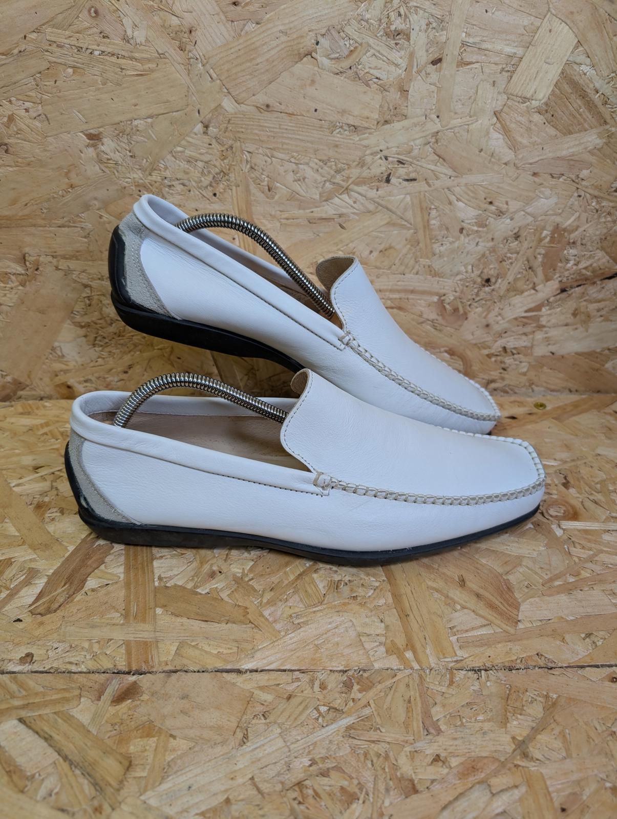 Budberchic by Miss Chelis Shoes 9 UK 43 EU White Leather Loafers Driving Slip
