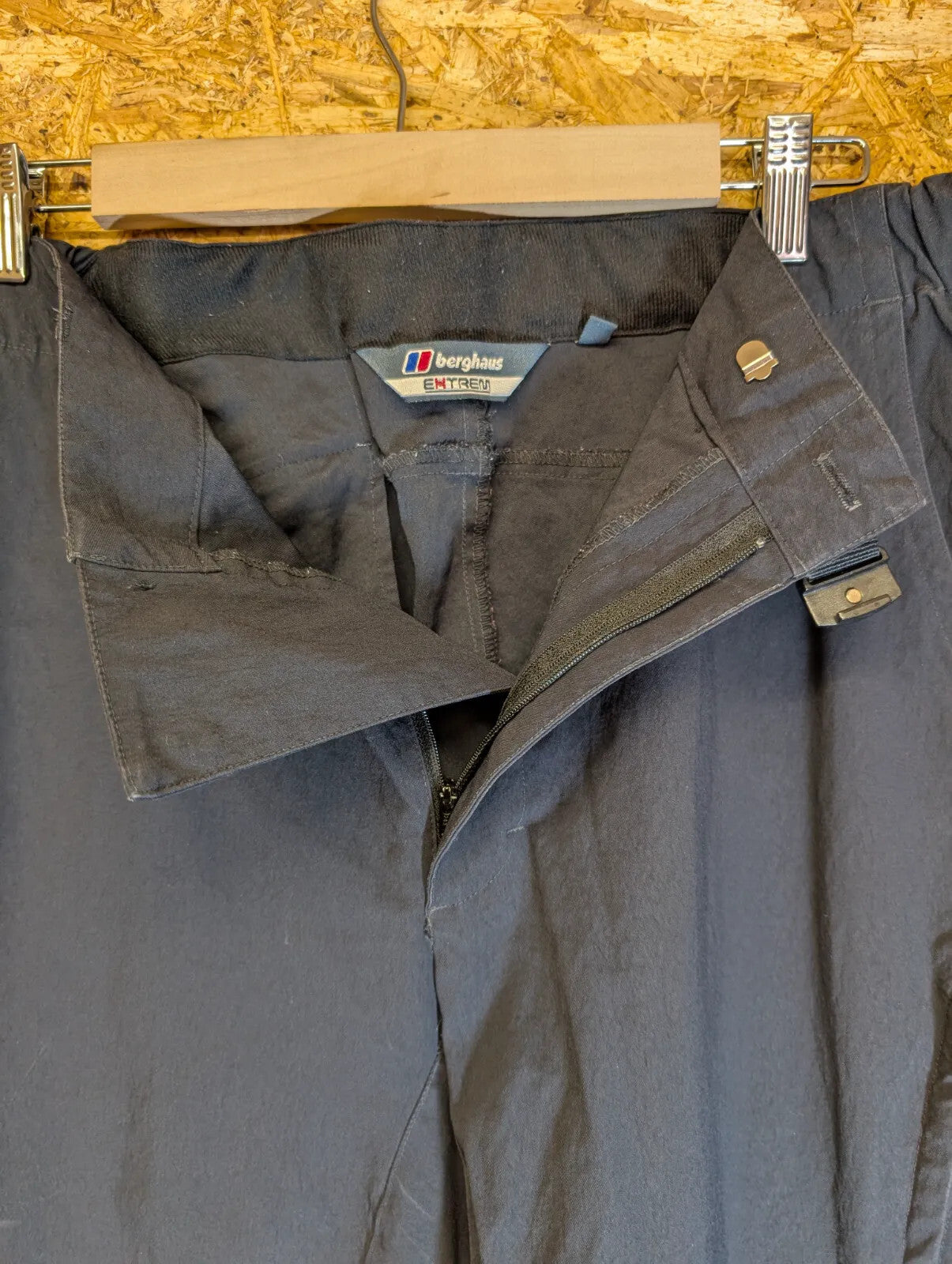 Berghaus Extrem Trousers Mens W36 L32 Black Zip Pockets Outdoor Hiking Walking