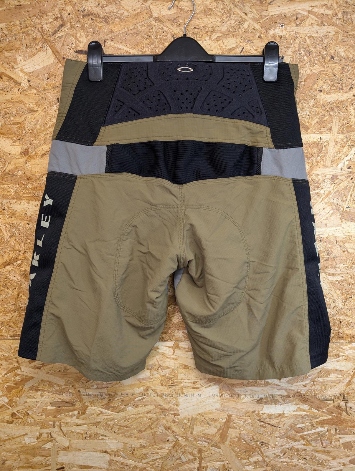 Oakley MTB Panelled Shorts Mens Size Medium Cargo Khaki Green Black W32 W34