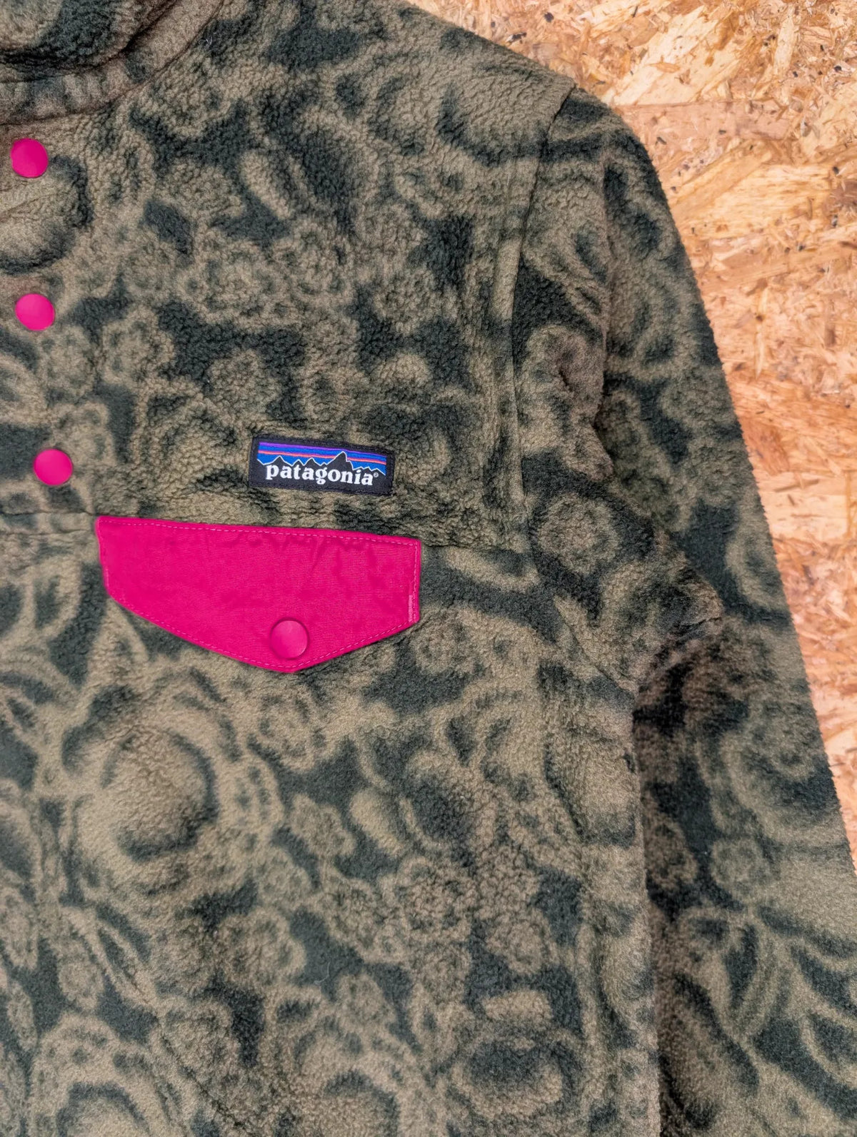 Patagonia Synchilla Fleece Womens XS Green Lotus Flower Snap-T Pink Trim Retro