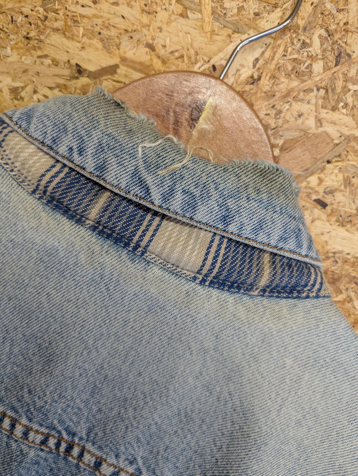Levis Denim Trucker Jacket Medium Blue Flannel Lined Made In USA Vintage 90s