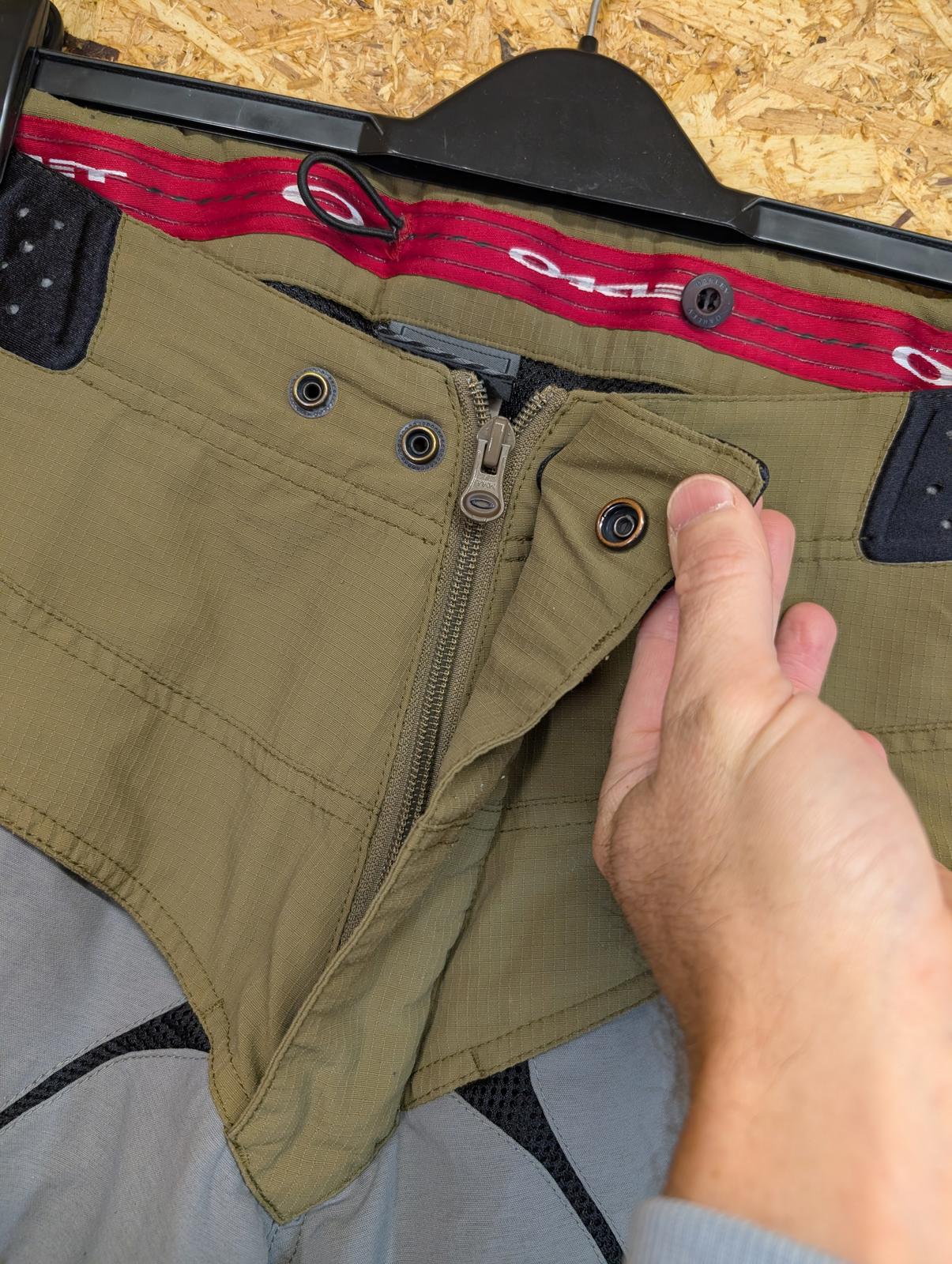 Oakley MTB Panelled Shorts Mens Size Medium Cargo Khaki Green Black W32 W34