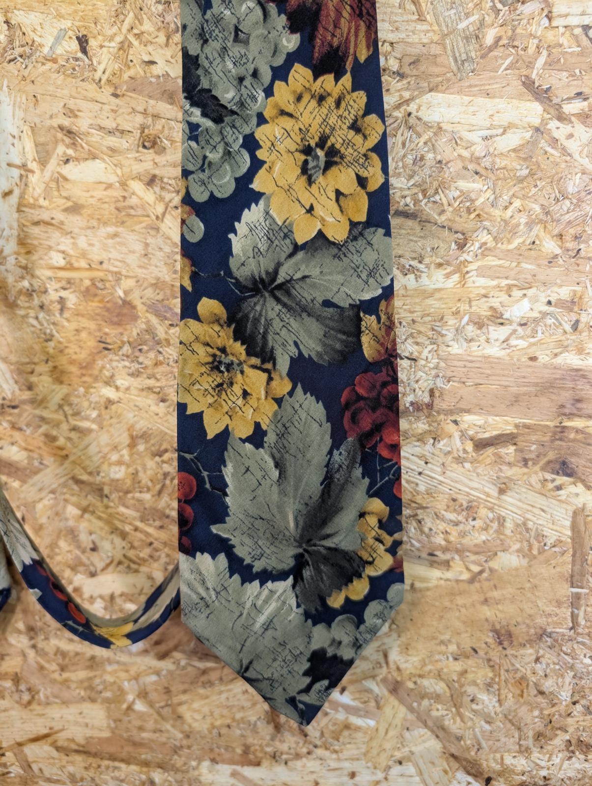 Hugo Boss Silk Tie 61" 154cm Made In Italy Navy Blue Red Floral Pattern