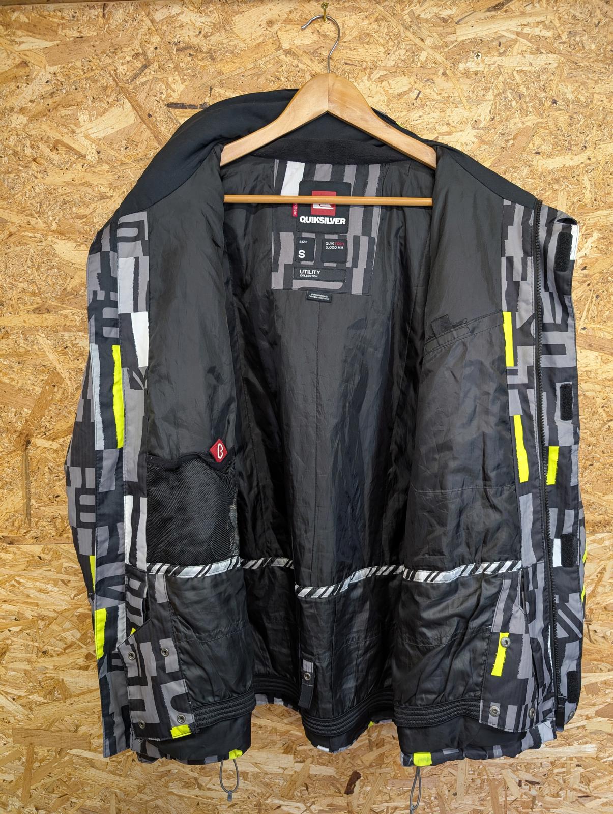 Quiksilver Small Jacket Ski-Wear Vintage Y2K Winter Snowboard Utility Grey Black