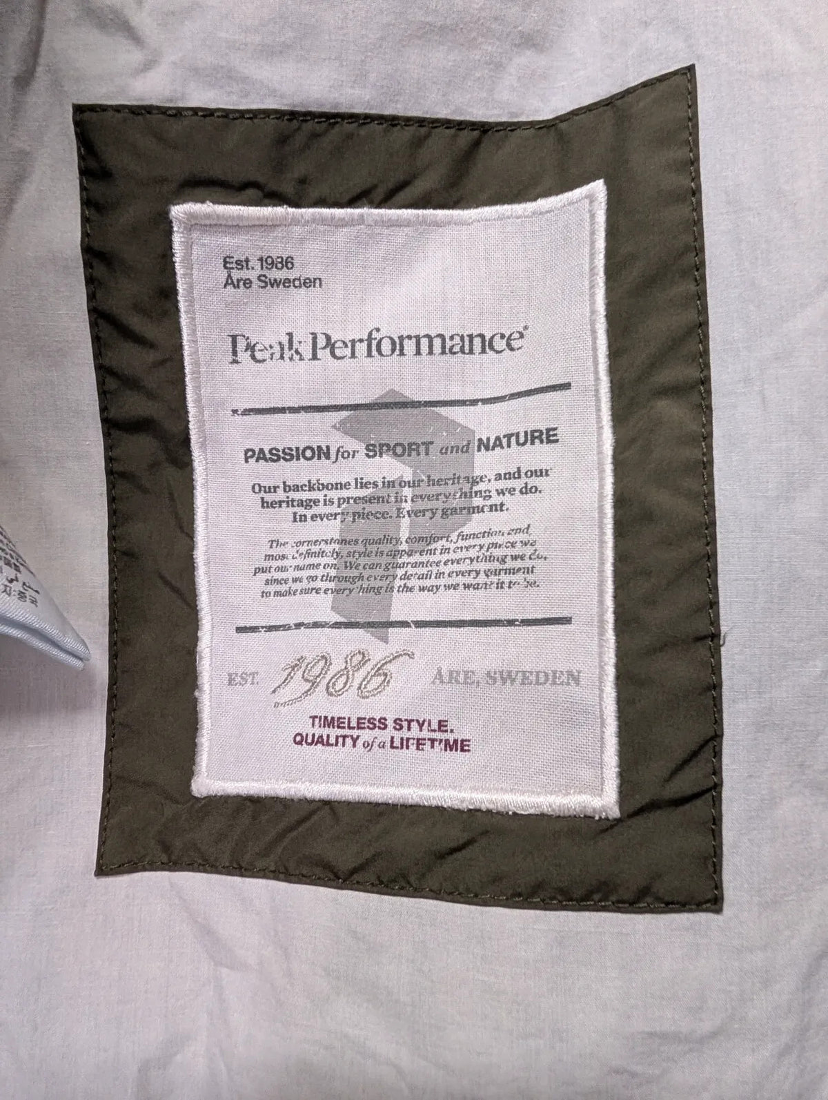 Peak Performance Clifford Jacket Mens Medium Green Hood Japanese Hiking Utility