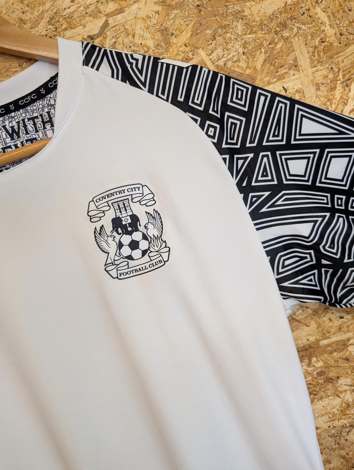 Coventry City Football Shirt Adults Medium Goalkeeper Hummel Eco8 White 22/23