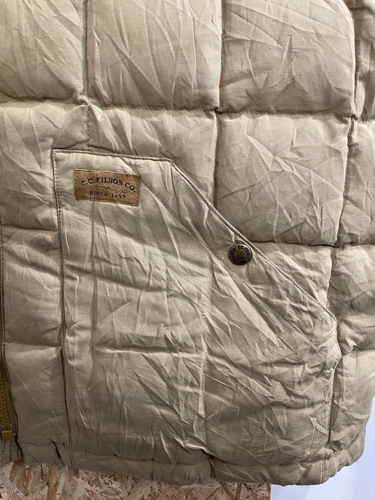 Filson Padded Vest Beige Khaki Cream Outdoor Gilet Body Warmer Mens XL