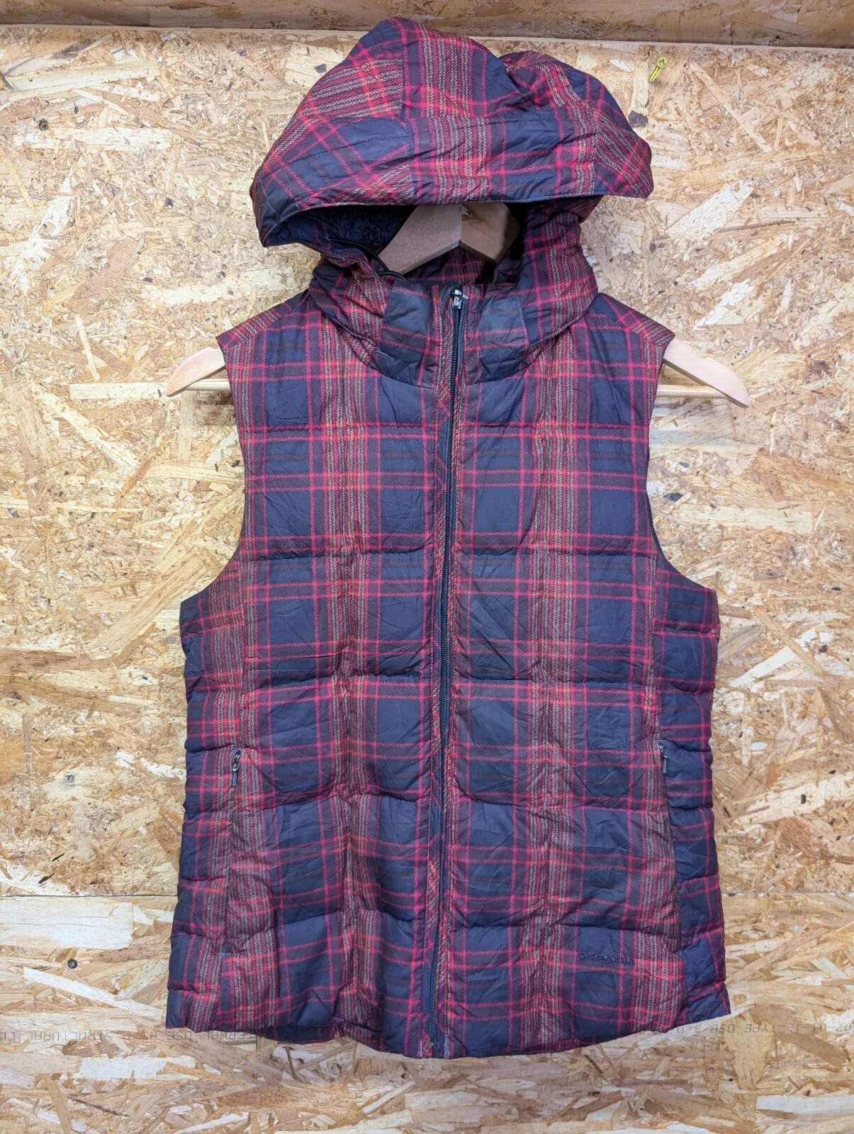 Patagonia Down With It Vest Womens Small Red Navy Plaid Hooded Gilet Puffer Zip