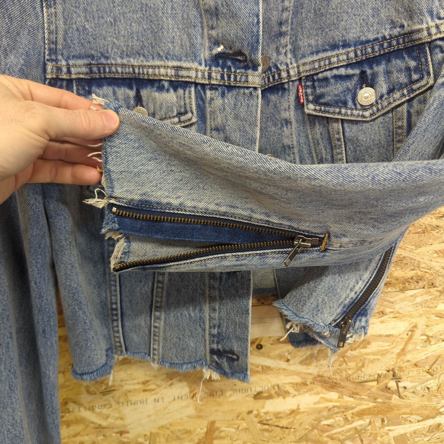 Levis Altered Range Cropped Denim Jean Jacket Womens Size Medium 10-12 Blue