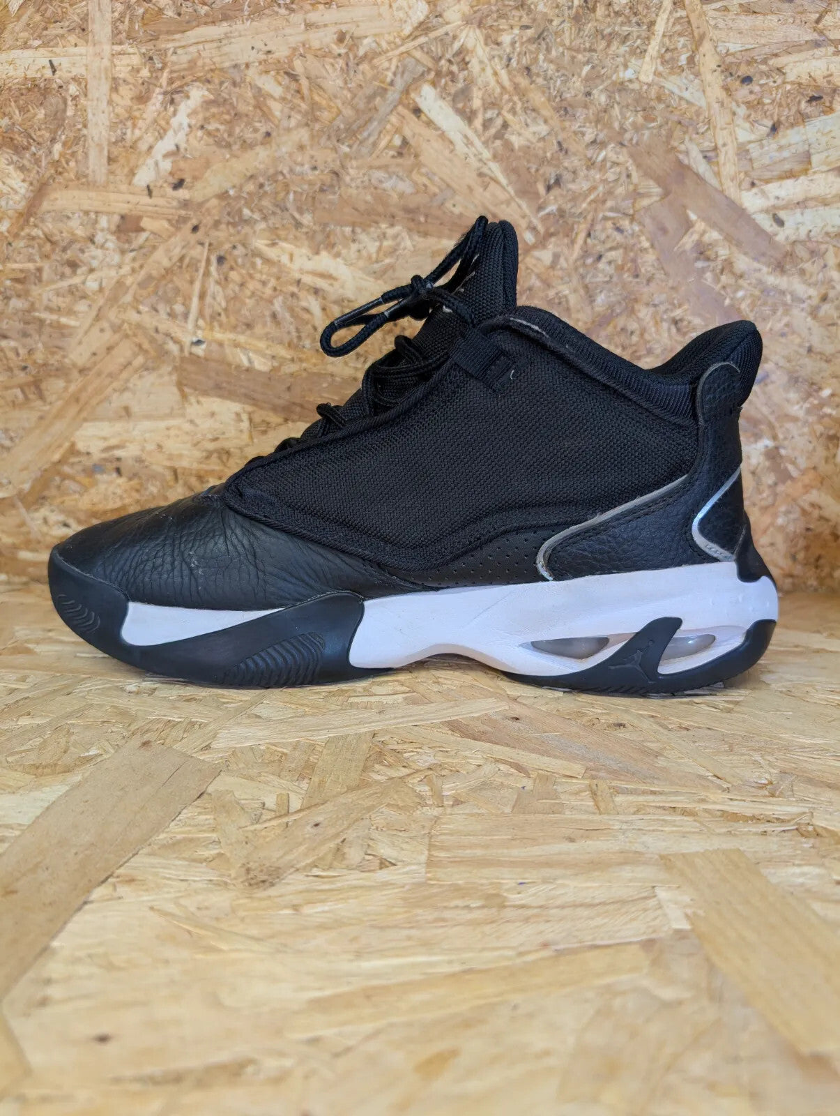 Jordan Max Aura 4 High Top Basketball Shoes UK 8 Black White Silver Leather
