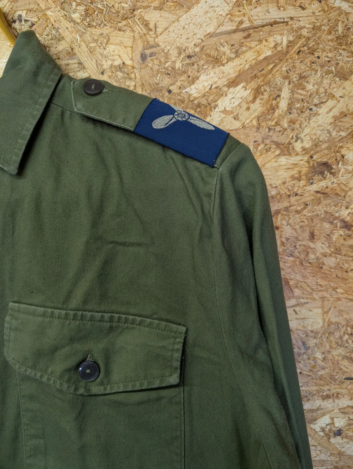 British Army Surplus General Shirt Men Medium Olive Green Button Pockets Feather