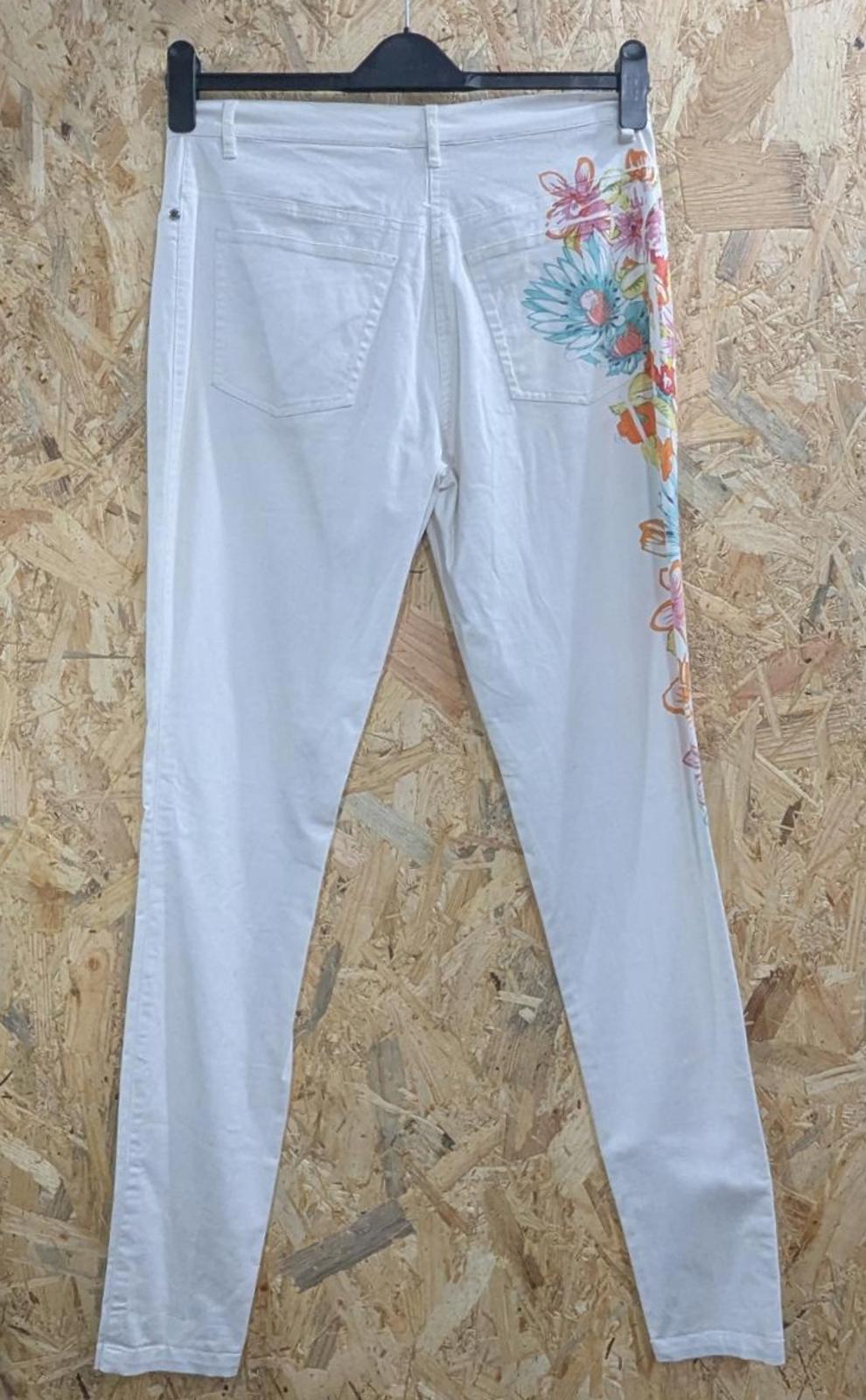 Burberry White Jeans W30 L34 Women Y2K Slim Zip Fly Stretch Floral Print Vintage