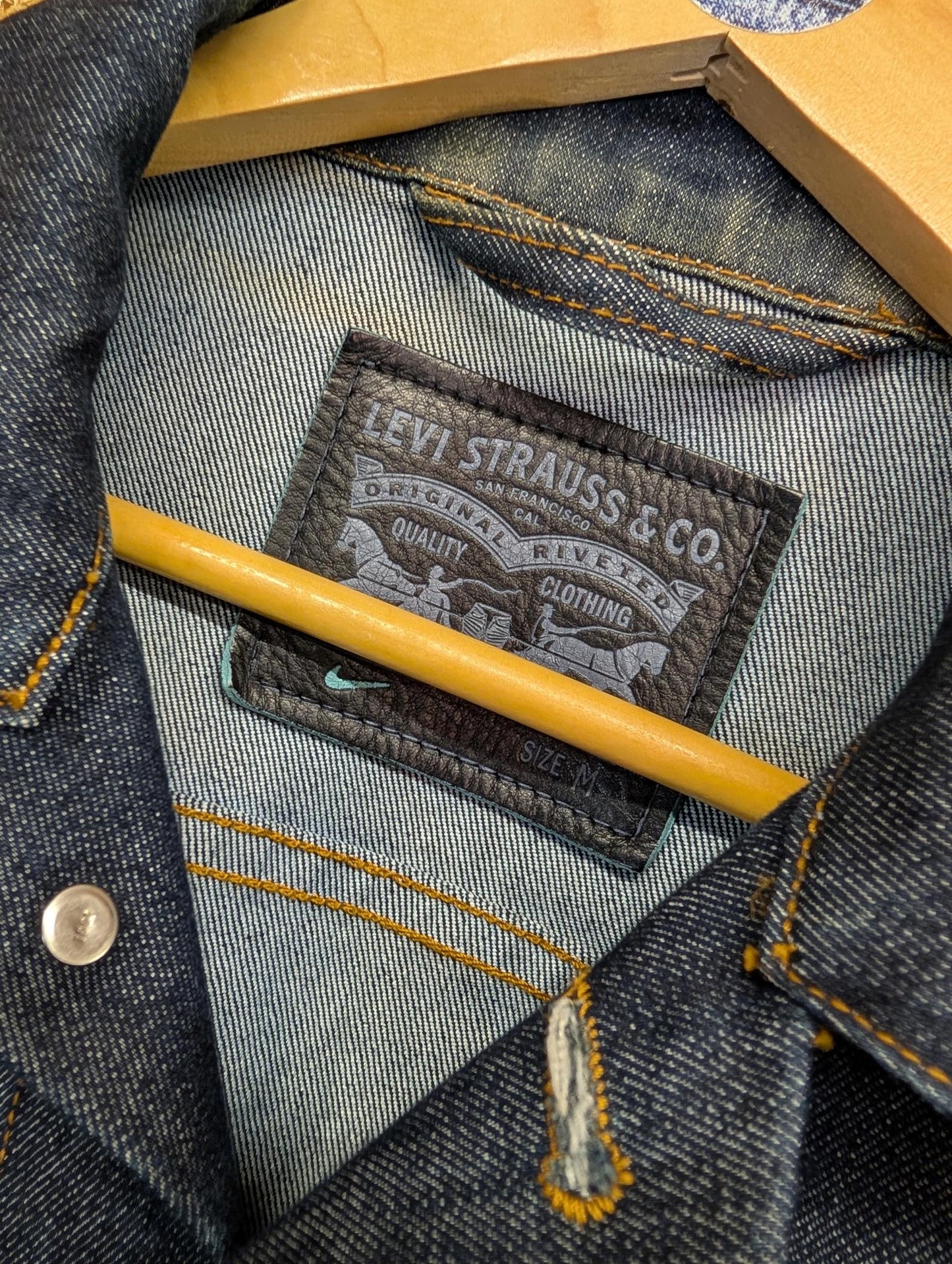 Levis X Nike SB Trucker Jacket Mens Size Small Blue Denim Jean Collab Rare