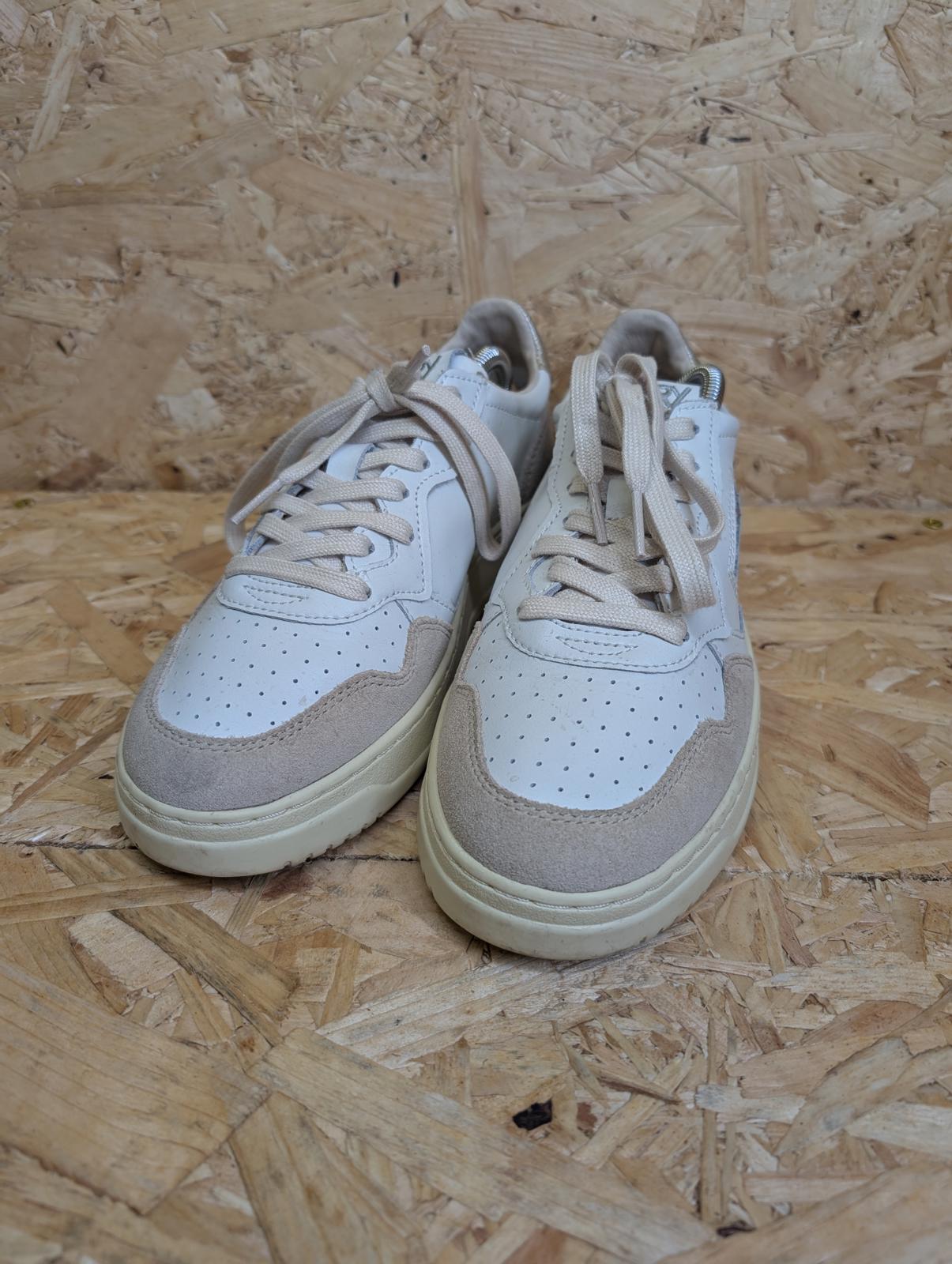 Autry Medalist Low Trainers UK 6.5 EU 40 Leather Gold White Lace Up USA