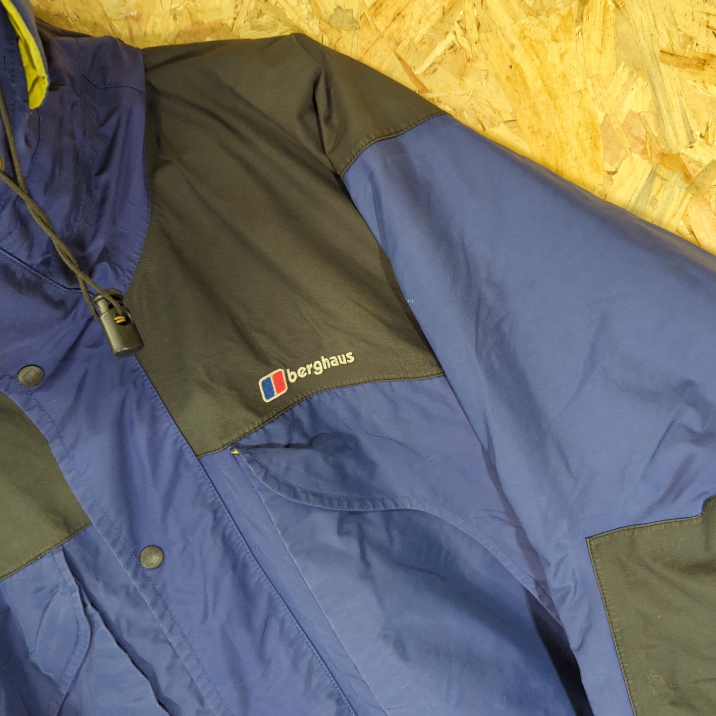 Berghaus Mera Peak Goretex Jacket Mens XL Waterproof Hooded Rain Coat Blue M