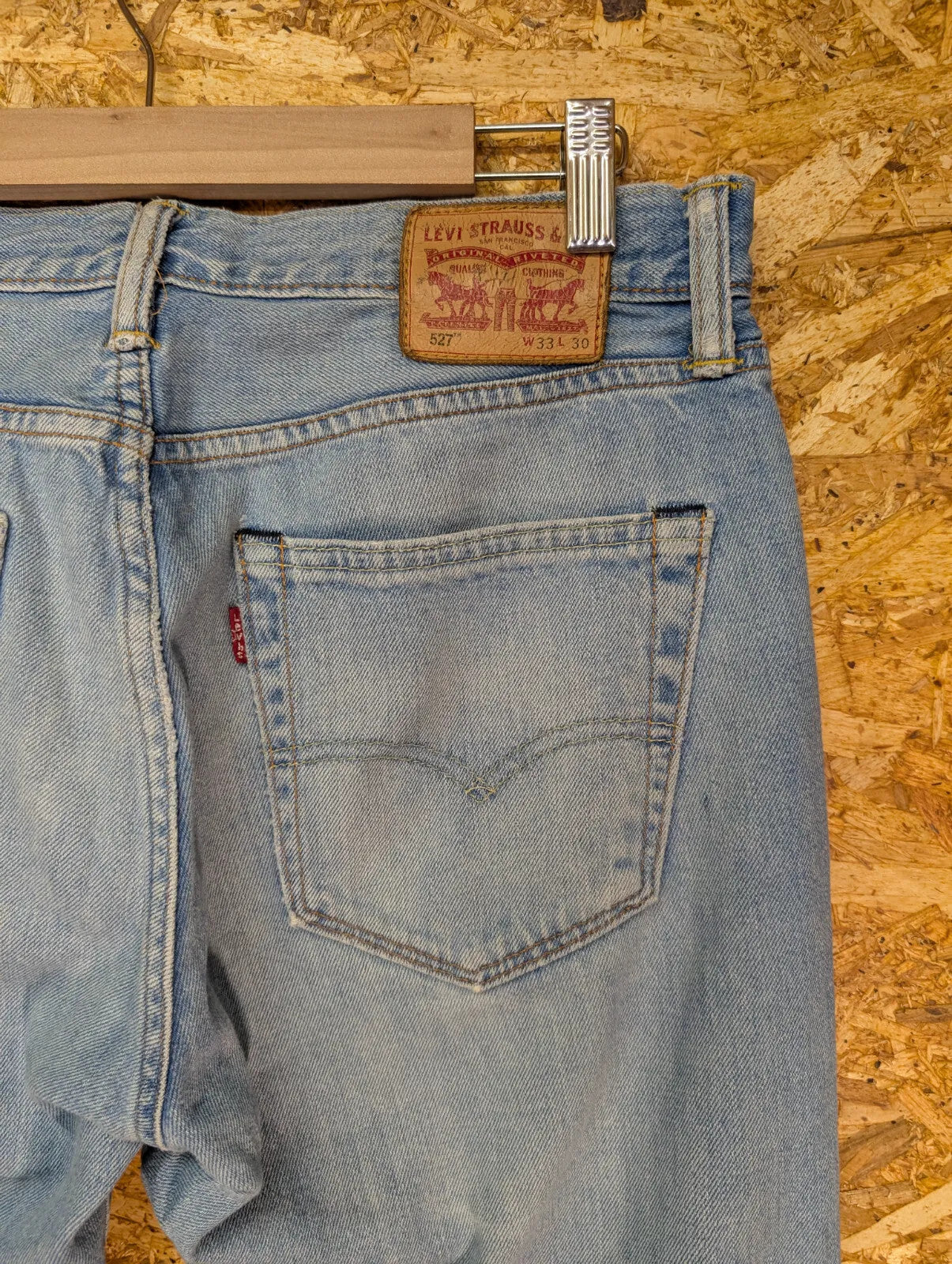 Levis 527 Jeans Mens W33 L30 Light Blue Wash Denim Bootcut Vintage Leather Patch