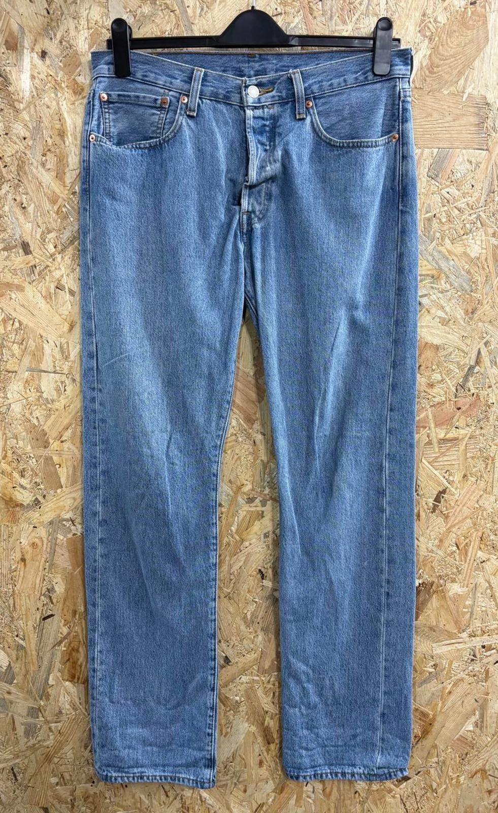 Levis 501 Jeans W32 L32 Men Stonewashed Light Blue Denim Straight Leg Button Fly