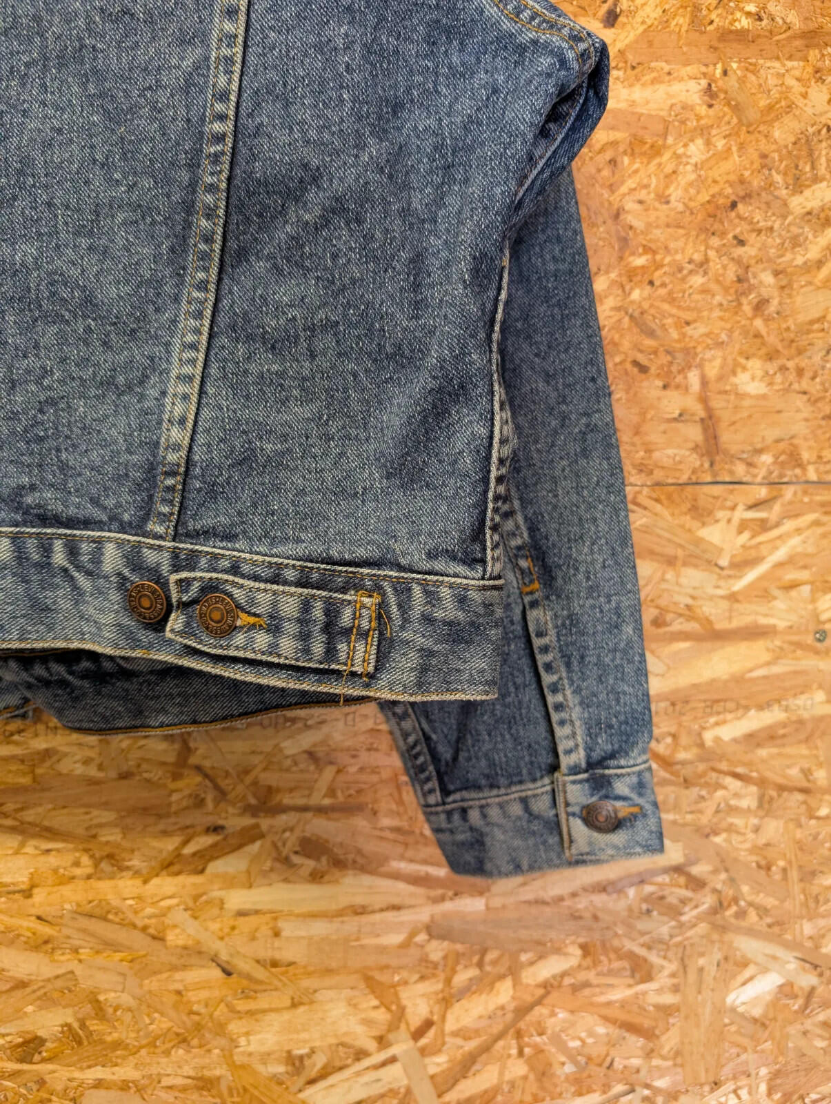 Vintage Levis Denim Trucker Jacket Mens Medium Mid Blue Relaxed Fit Mexico 90s