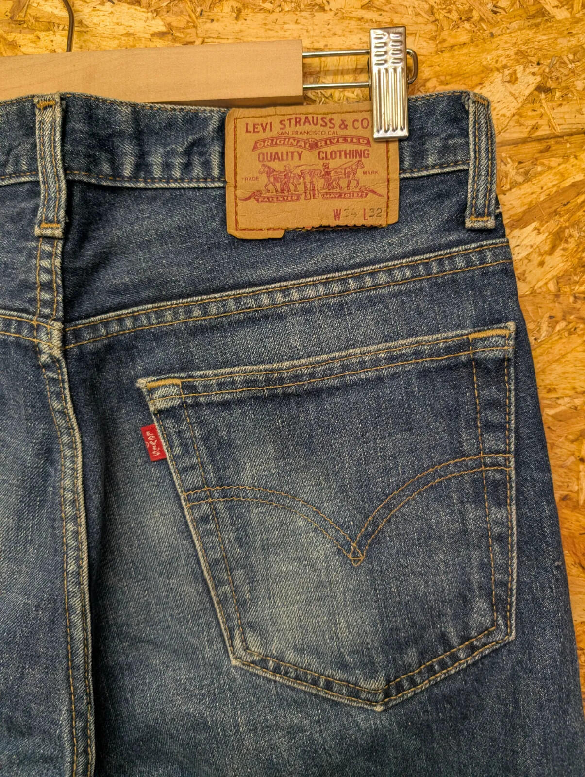 Vintage Levis 401 Bootcut Jeans Mens W34 L32 Dark Blue Wash Denim Zip Fly 90s