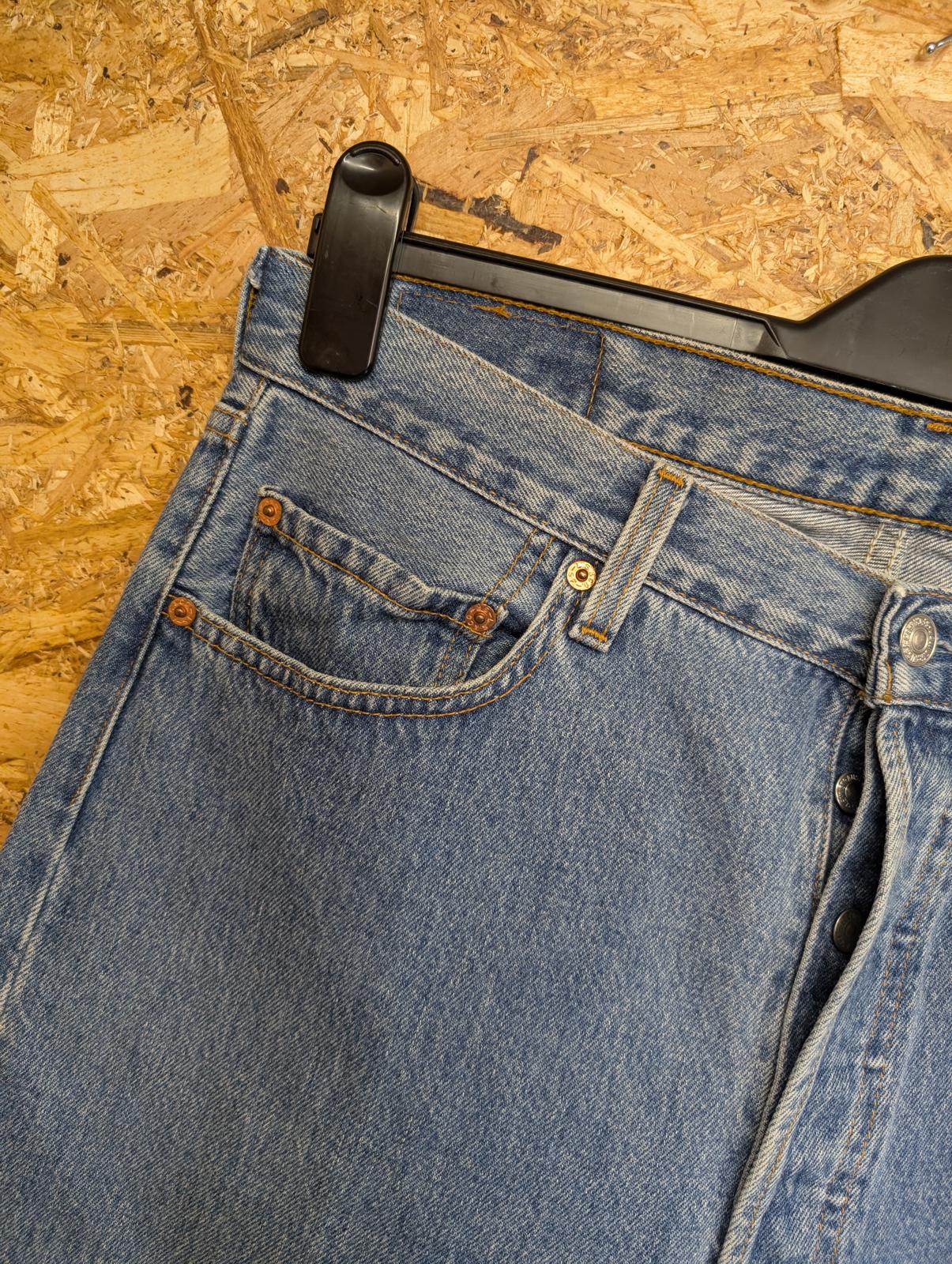 Levis 501 Jeans W34 L28 Made in USA Vintage 90s Mid Wash Blue Denim