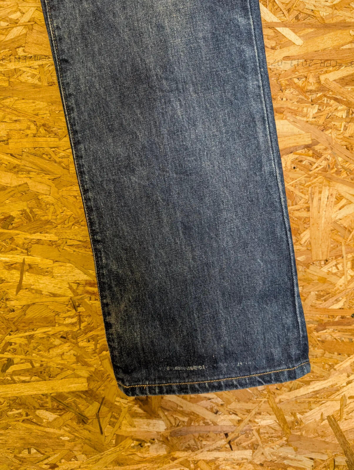 Vintage Levis 401 Bootcut Jeans Mens W34 L32 Dark Blue Wash Denim Zip Fly 90s