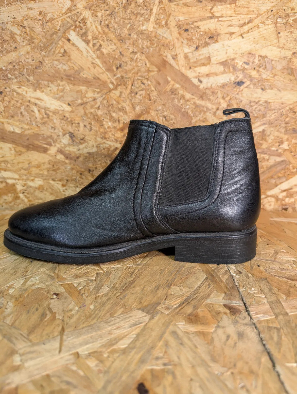 Chelsea Boots UK6 Black Leather Ankle Slip On Block Heel Elastic Gusset Round